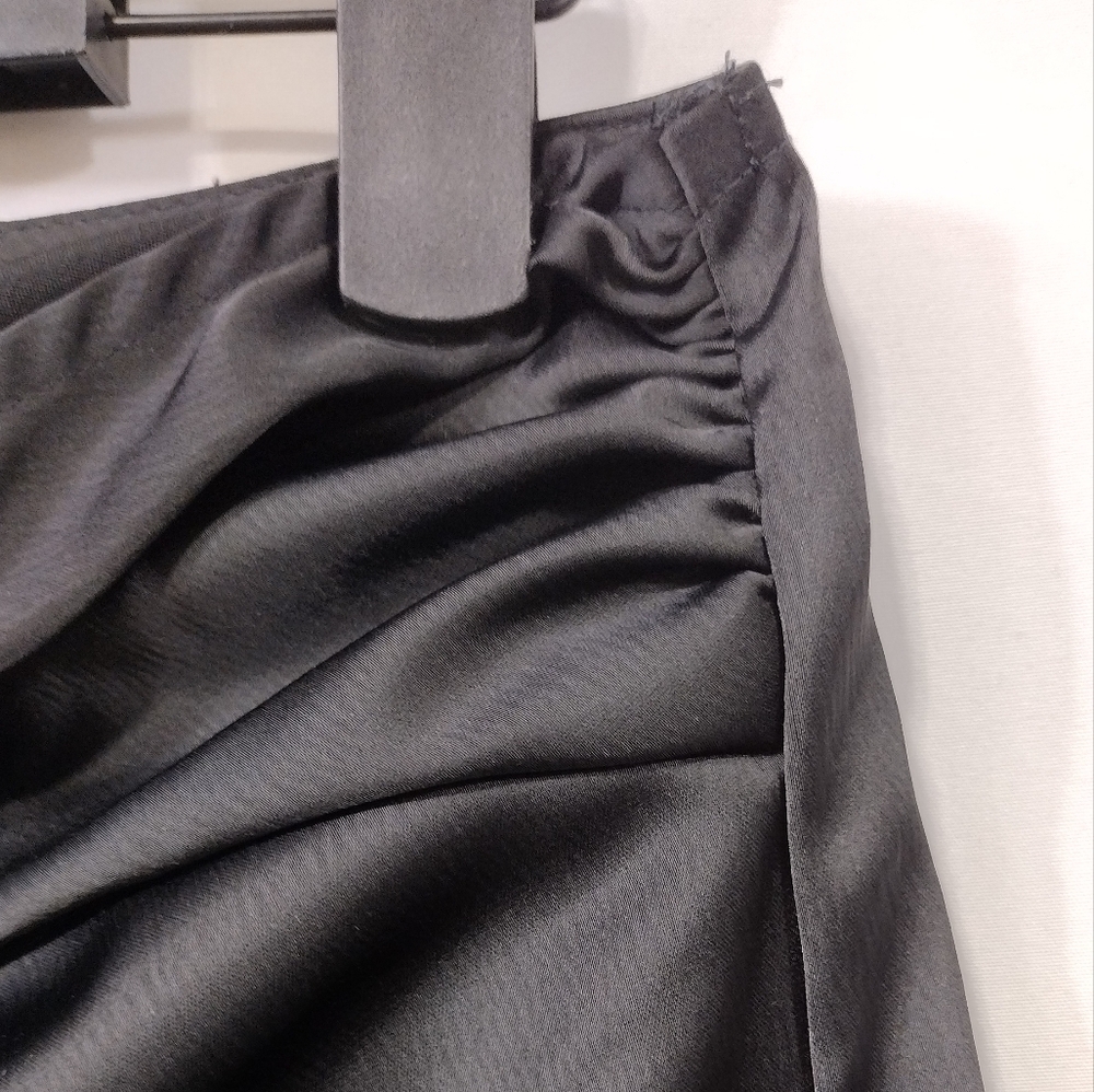 NWT Pretty Little Thing Satin Twist Front Midi Skirt Women's 6 Black Boho Retro - Picture 4 of 10